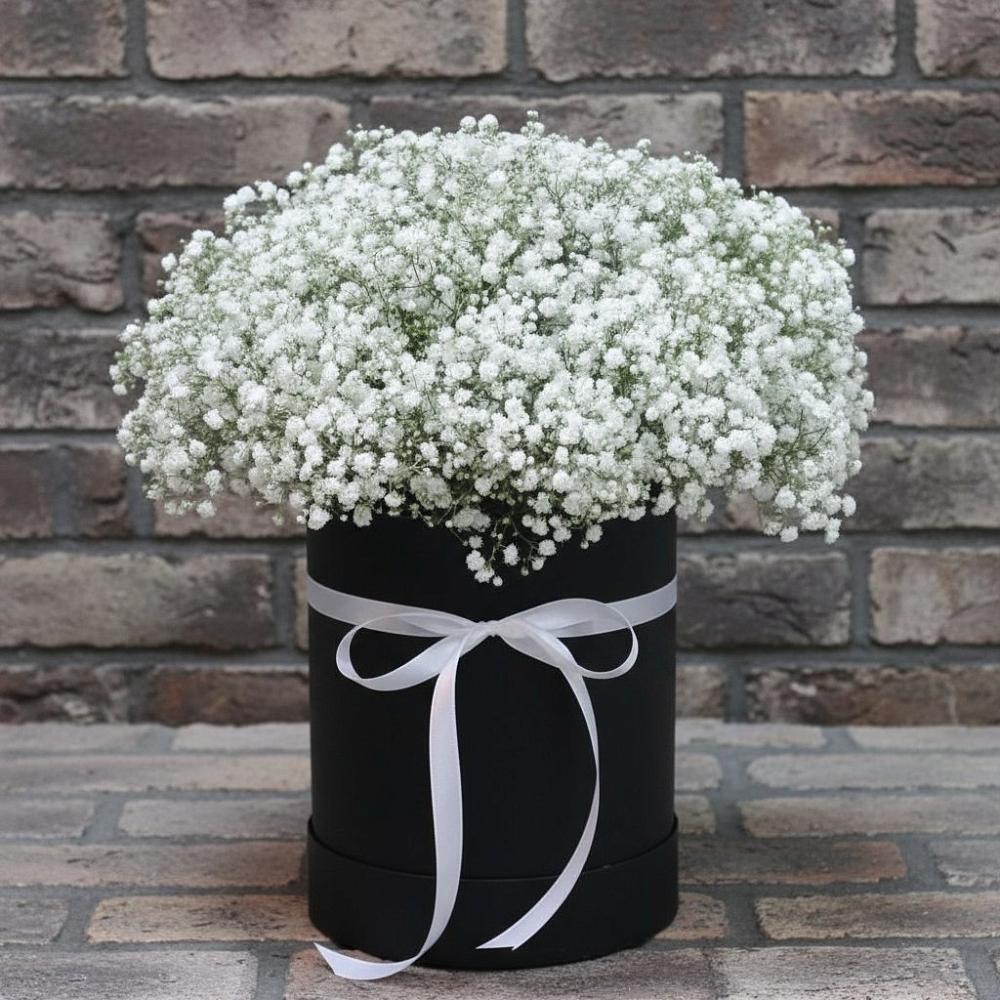 Цветочная композиция из Гипсофила в шляпной коробке в Макашевке