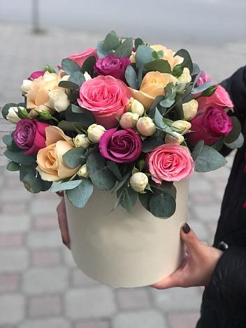 Цветочная композиция из Розы в шляпной коробке в Макашевке