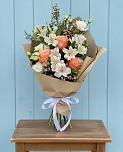 Букет цветов из:  Альстромерии, Лизиантусы, Розы и Хризантемы #REPLACE_PRED# Макашевке