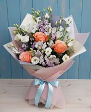 Букет цветов из:  Лизиантусы, Розы, Альстромерии и Гипсофила в Макашевке