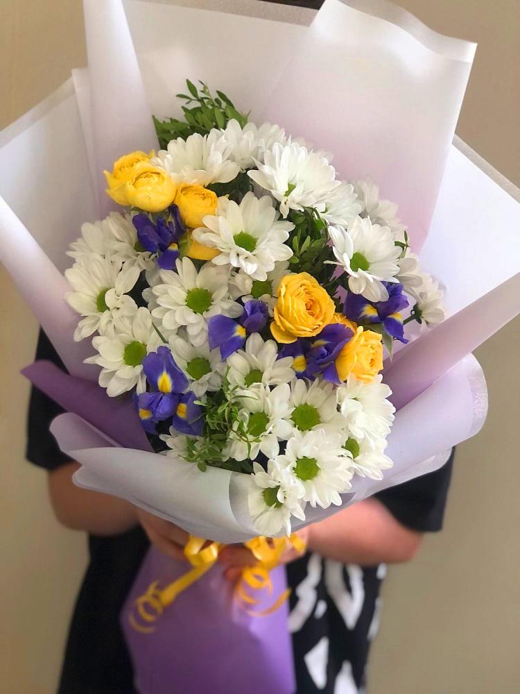 Букет цветов из: Ирисы, Хризантемы и Розы в Макашевке