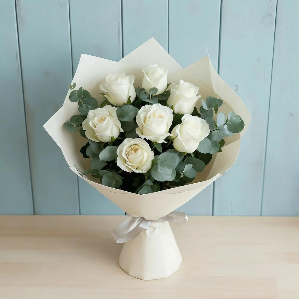 Букет Белые розы в Эвкалипте в Макашевке