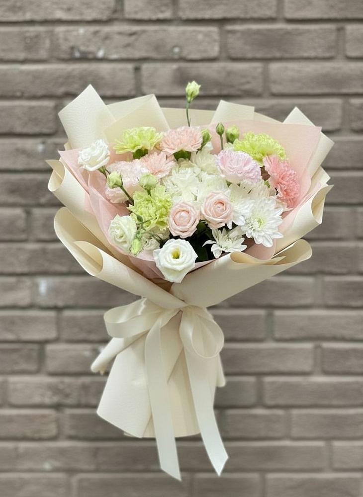 Букет цветов из: Гвоздики, Розы, Лизиантусы и Хризантемы в Макашевке