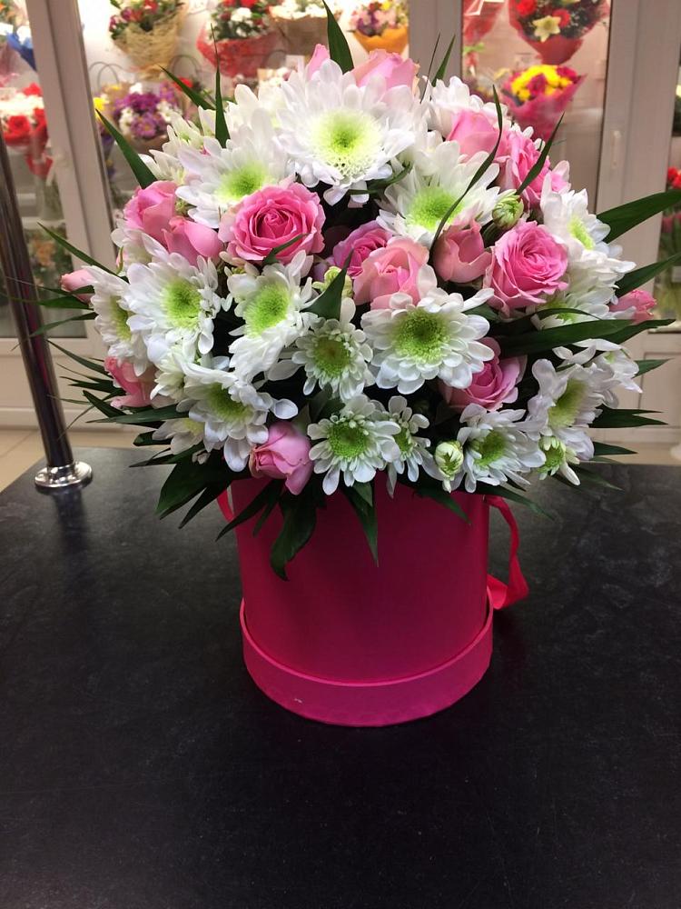 Цветочная композиция из Розы и Хризантемы в шляпной коробке в Макашевке