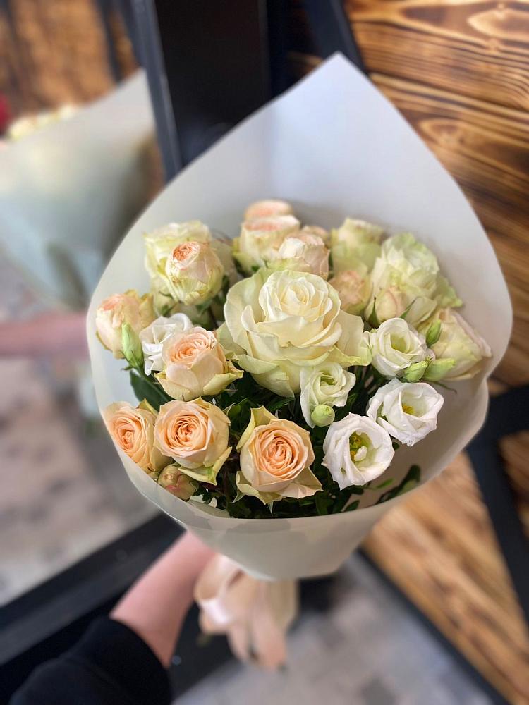 Букет цветов из: Розы и Лизиантусы в Макашевке